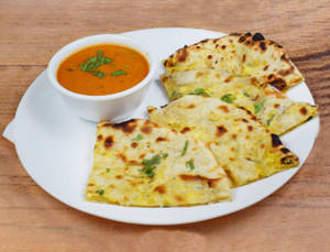 Cheese Naan With Gravy