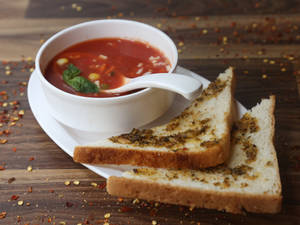 Minestrone Soup With Garlic Bread
