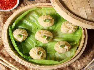 Veggie Steamed Momos [6 Pieces]