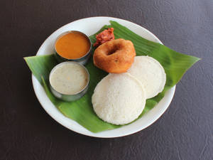 Idli (2 Pcs) +  Vada (1 Pc)