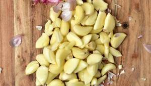 Peeled Garlic - 500ml