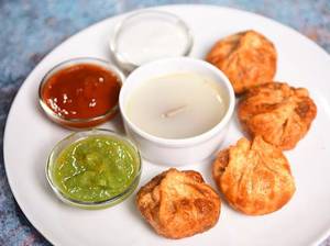 Paneer Fried Momos [4pieces] With Soup 