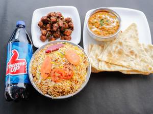 Family Pack Chicken Biryani+Chicken Starter+2 Nons+Veg Curry+1 Ltr Thums Up(FOR 4 PERSONS)