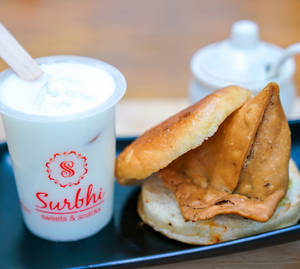 2 Samosa Pav with Malai Lassi [Full Glass]