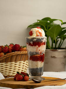 Strawberry Banana Falooda