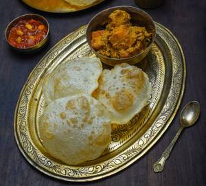 4 Puri Served With Alu Dum 