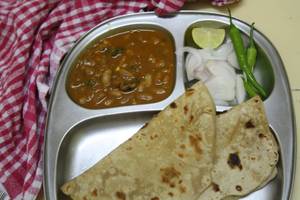 Rajma With 4 Plain Paratha