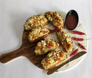 Spicy Chicken Garlic Bread