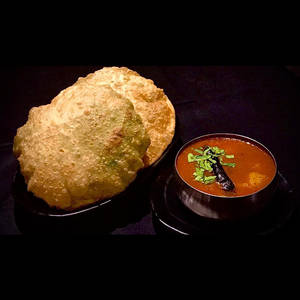 Hinger Kachori With Aloo Dum (4 Pcs)