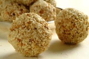 Til Gud (jaggery) Ladoo (200gms)