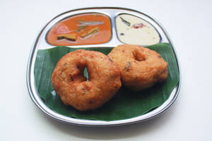 Medu Vada Sambhar (Served with Chutney)                 