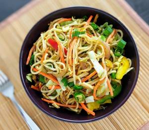 Veg Chowmein (750 ml box)