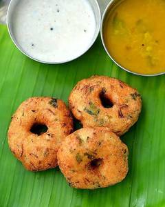 Medhu Vada 2pieces