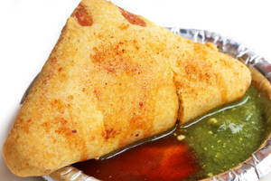 Bread Pakoda (2 Pcs) (Green Chutney & Red Chutney)