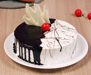 Chocolate Vanilla Cake 