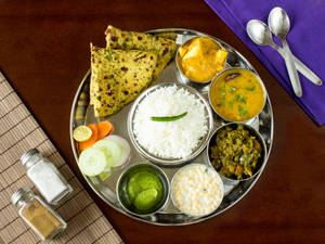 Premium Methi Paratha Thali with Rice 