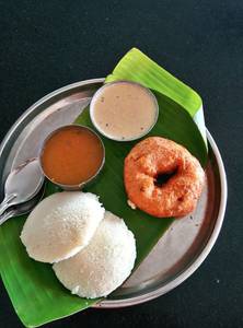 Idli [2pieces]+ Vada