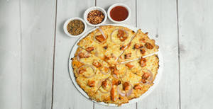 Qd's Butter Chicken Pizza
