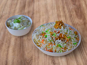 Chicken Hyderabadi Dum Biryani (1 Kg)