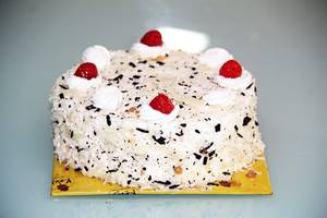 White Forest Eggless Cake (1 Kg)