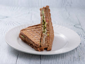Nutri Hummus & Sprouts Sandwich