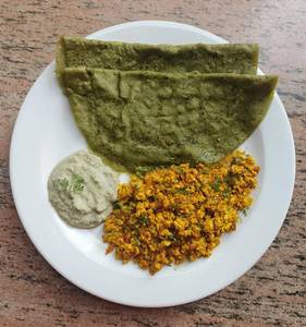 Paneer Bhurji With Spinach & Basil Multigrain Dosa