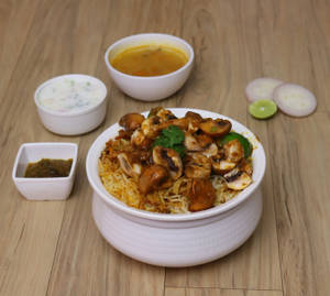 Mushroom Biryani (serve In 1000ml Box)