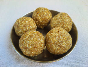 Shengdana Ladoo ( 5 Pieces ) 