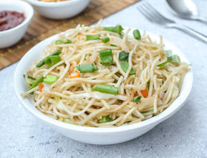 Veg Hakka Noodles