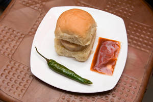 Chana Chatpata Vada Pav