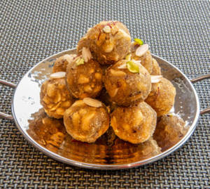 Gond Laddu
