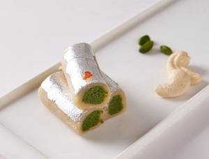 Kaju Pista Roll