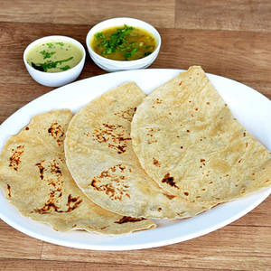 2 chapathi with veg curry