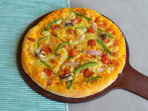 7 Veg Treat Pizza