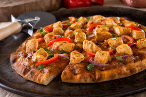 12" Large Spicy Chicken Pizza (Serves 4)