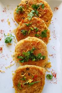 ALOO TIKKI WITH CHATNI (2PCS)