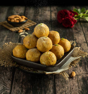 Besan Laddu
