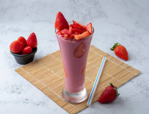 Sangam Malai (Strawberry + Sitaphal + Malai)