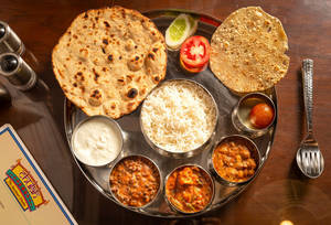 Punjabi Thali With Butter Tandoori