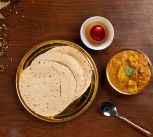 Aloo Gobhi Roti Thali Combo