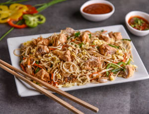 Mix Hakka Noodles Chicken Egg