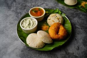 Idli (2 No) & Vada (1 No)
