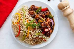 Hakka Noodles + Chilli Chicken + Salad