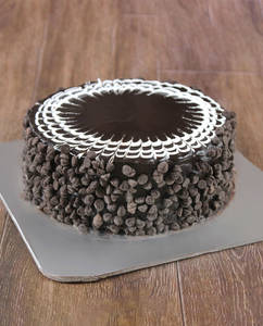 Eggless choco chips cake