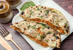 Naan Mein Jhol Che (turnovers)