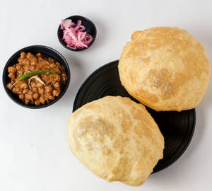 Chole Bhature [ 1 bhatura]
