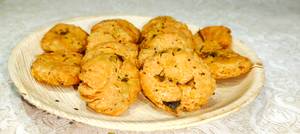 Methi Mathri