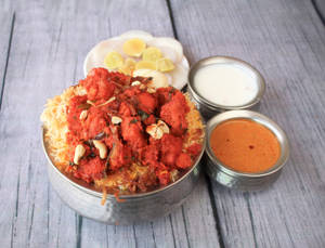 Boneless Chicken Biryani(serves withraita and salan )