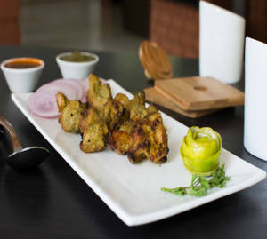 Chicken Reshmi Lasooni Kebab