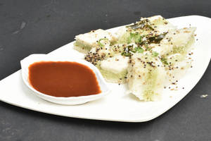 Boiled Farsan With Chutney  [8 Pcs]